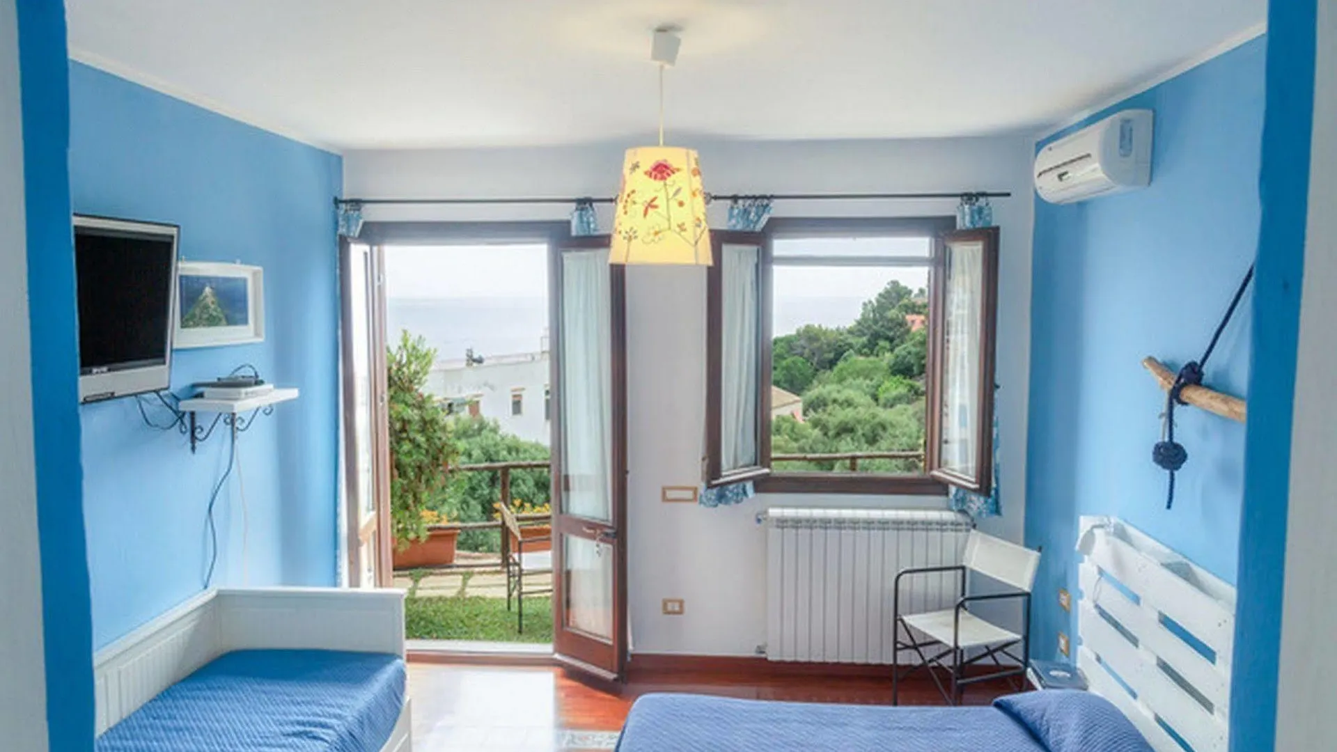Hotel Clelia Isola di Ustica 3*,
